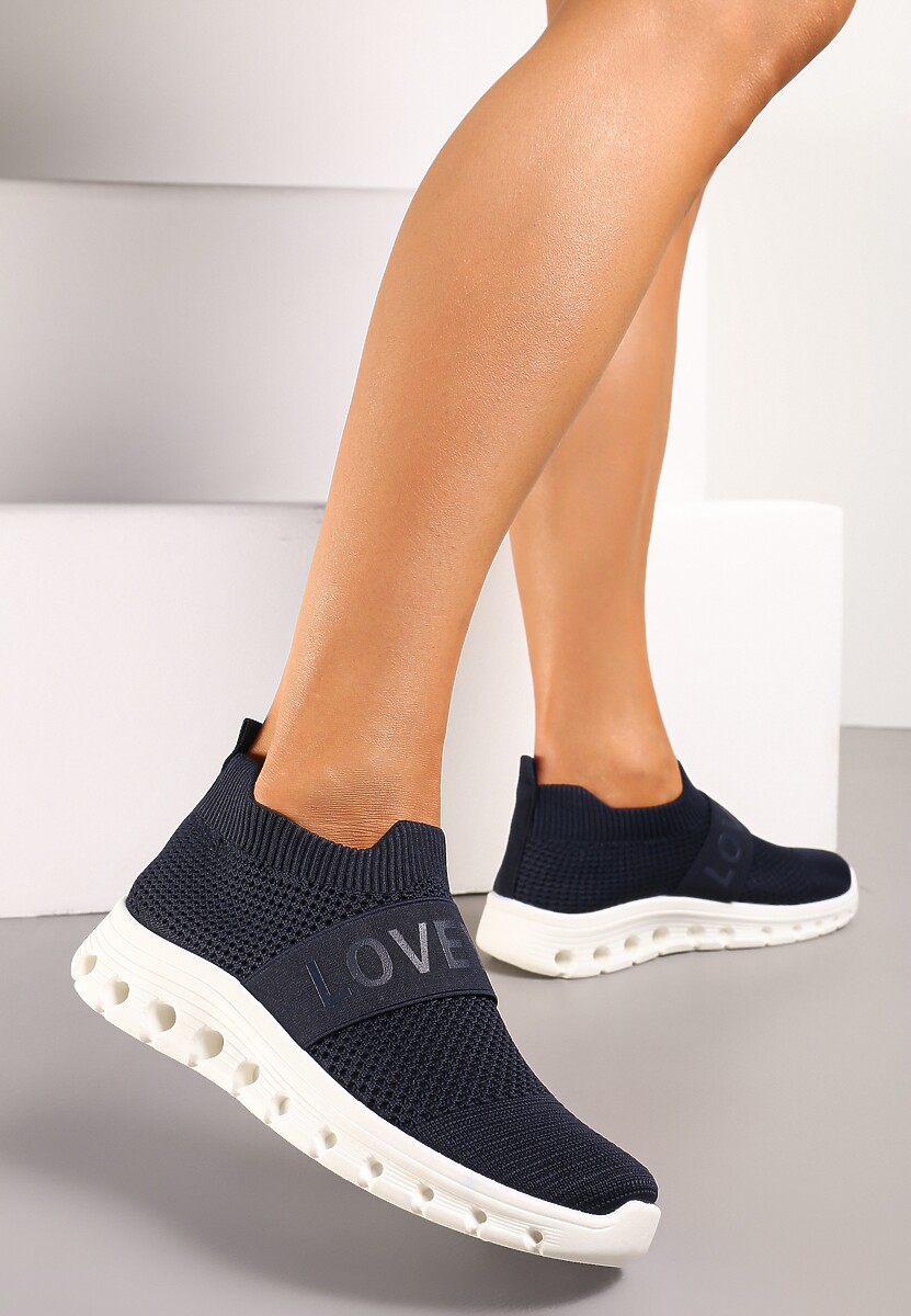 Czarne Buty Sportowe z Napisem LOVE i Elastyczną Cholewką Alaissa