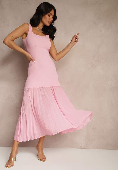 Różowa Taliowana Sukienka na Ramiączkach z Prążkowanej Tkaniny z Tiulem Nolzedi