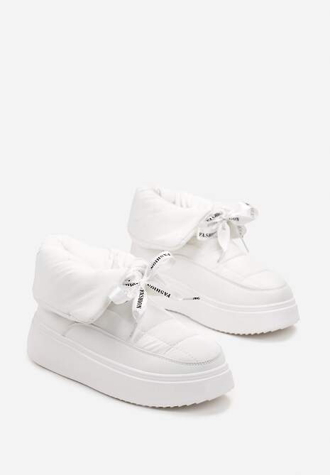 Białe Śniegowce z Ozdobną Wstążką Wokół Kostki Rohessi