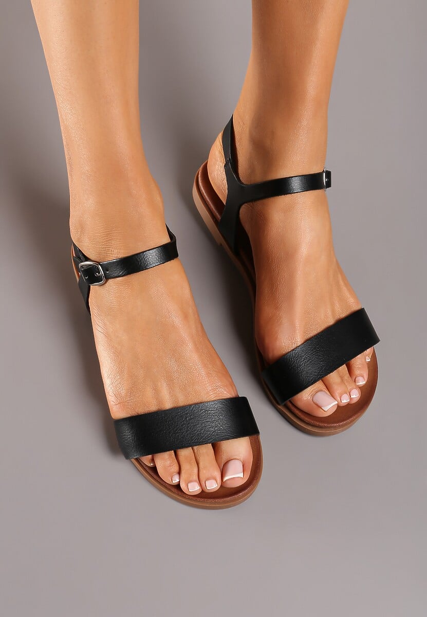 Czarne Sandały z Imitacji Skóry na Płaskiej Podeszwie Zapinane przy Kostce Millia