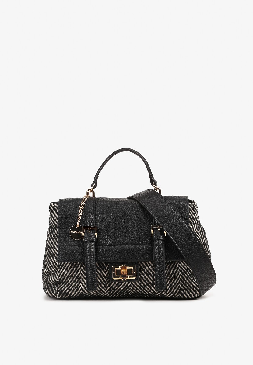 Czarna Torebka Typu Listonoszka w Jodełkę z Ozdobną Klapą i Odpinanym Paskiem Jackika