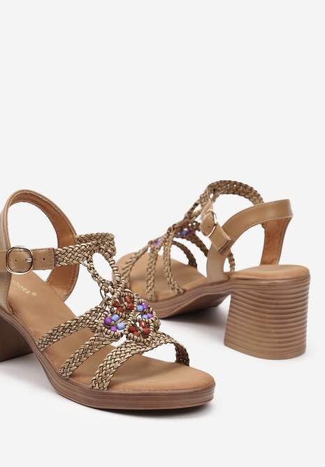 Ciemnobeżowe Sandały z Imitacji Skóry na Słupku z Plecionymi Paskami i Ozdobnymi Koralikami Elltina
