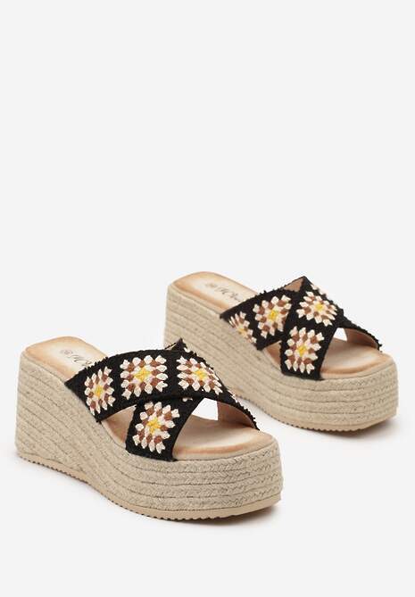 Czarne Klapki w Stylu Boho na Koturnie z Platformą Ozdobioną Plecionką Picela