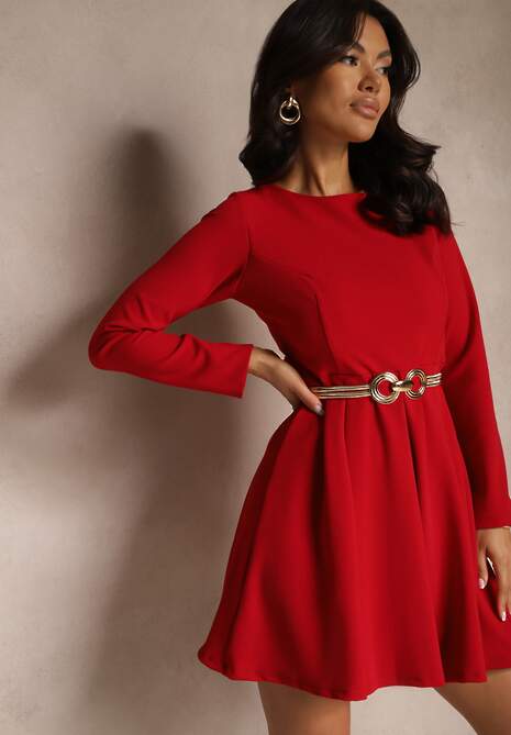 Czerwona Rozkloszowana Sukienka o Klasycznym Kroju Temiriela