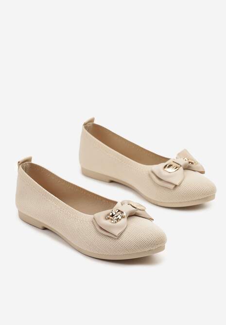 Beżowe Balerinki Ozdobione Metalicznymi Aplikacjami i Kokardą Bretella