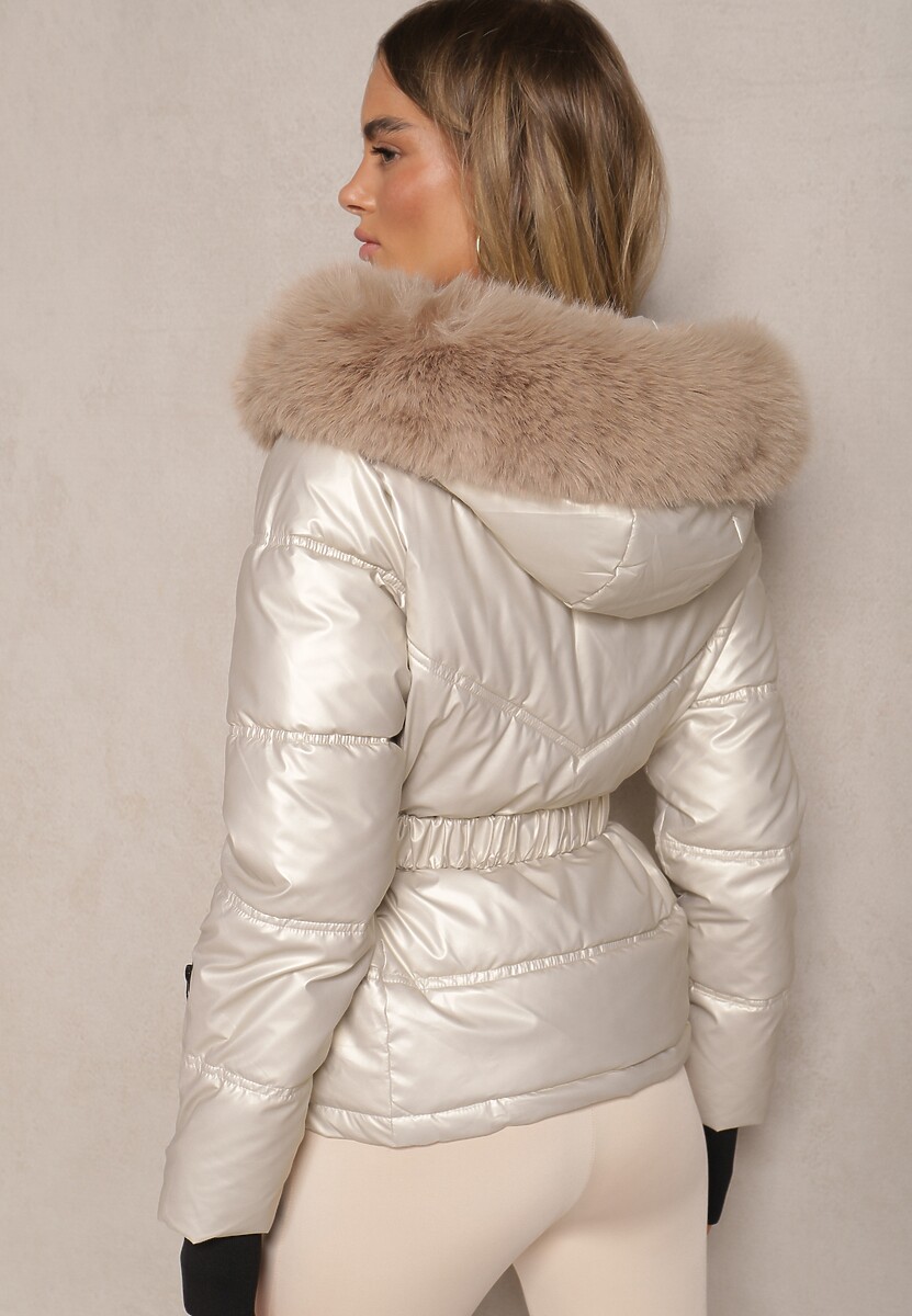 Beżowa Kurtka Pikowana z Kapturem i Futrem Wykończona Paskiem Armonlia