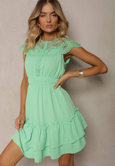 Zielona Rozkloszowana Sukienka Midi z Gumką w Talii i Koronkowym Dekoltem Panita