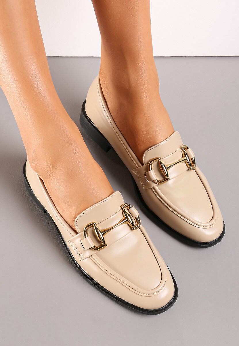 Beżowe Mokasyny z Okrągłym Noskiem i Klamerką Vosovee