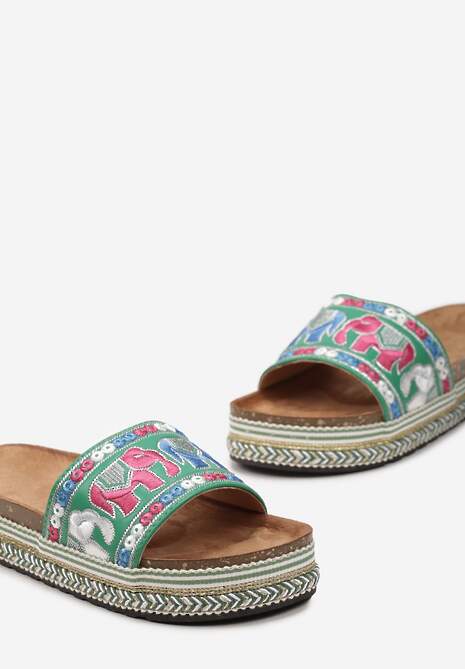 Zielone Klapki na Podeszwie w Paski z Haftowanym Motywem Słoni Istgare