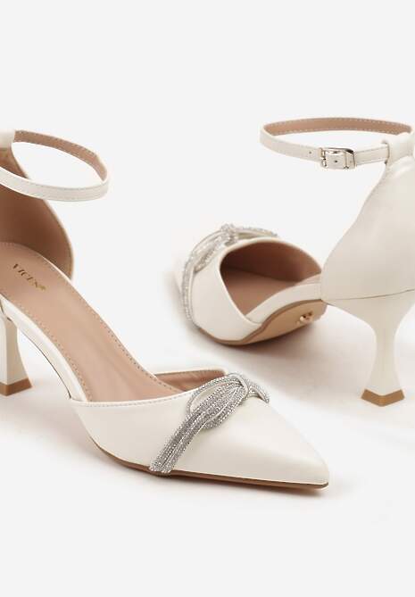 Białe Czółenka na Szpilce Vices z Cyrkoniową Kokardą Atennia