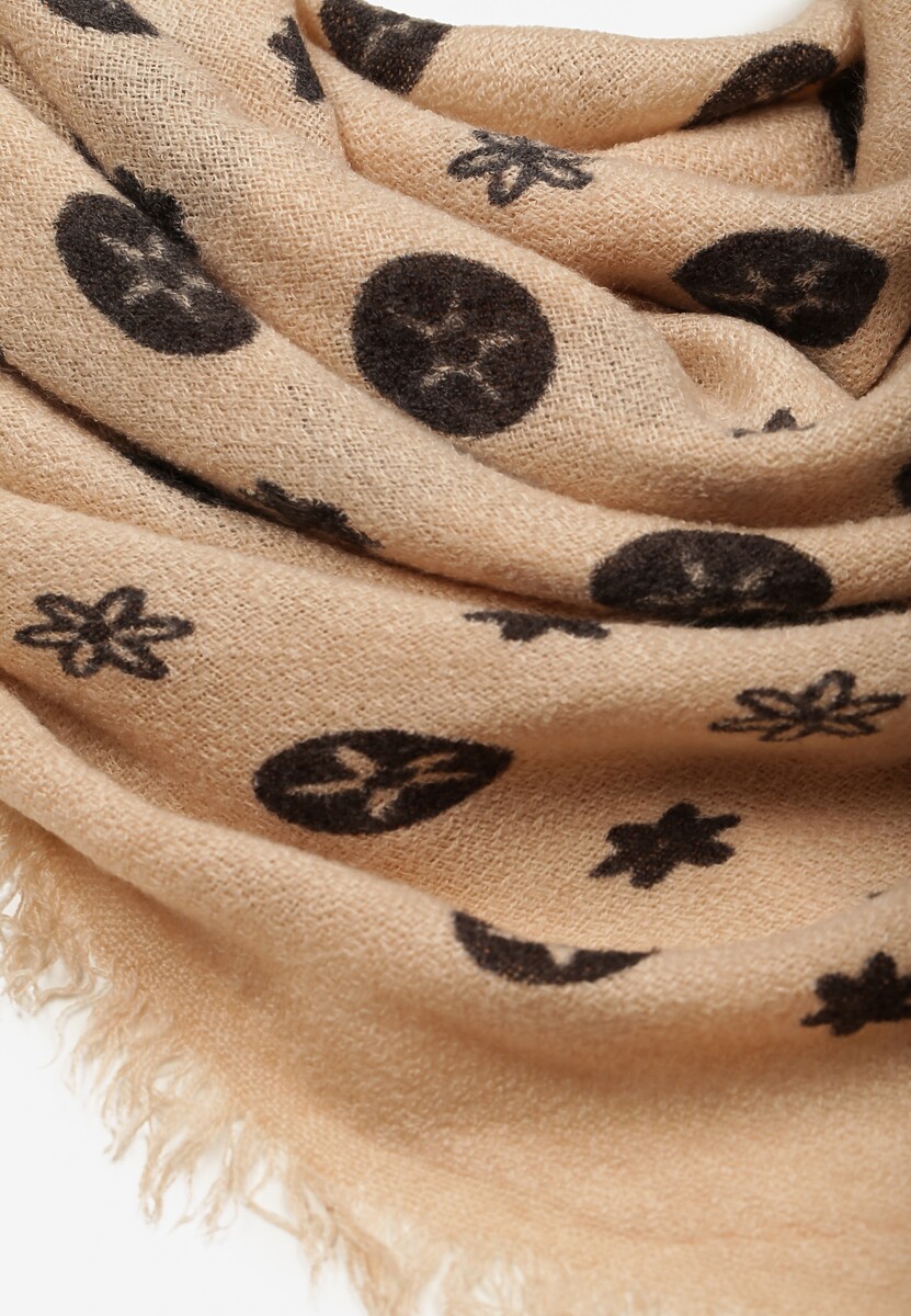 Różowy Szalik Ozdobiony Geometrycznym Motywem z Frędzlami Nomirya