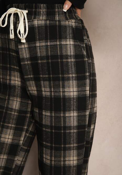 Czarne Szerokie Spodnie w Kratkę Ocieplane z Gumką w Talii i Kieszeniami Sanavira