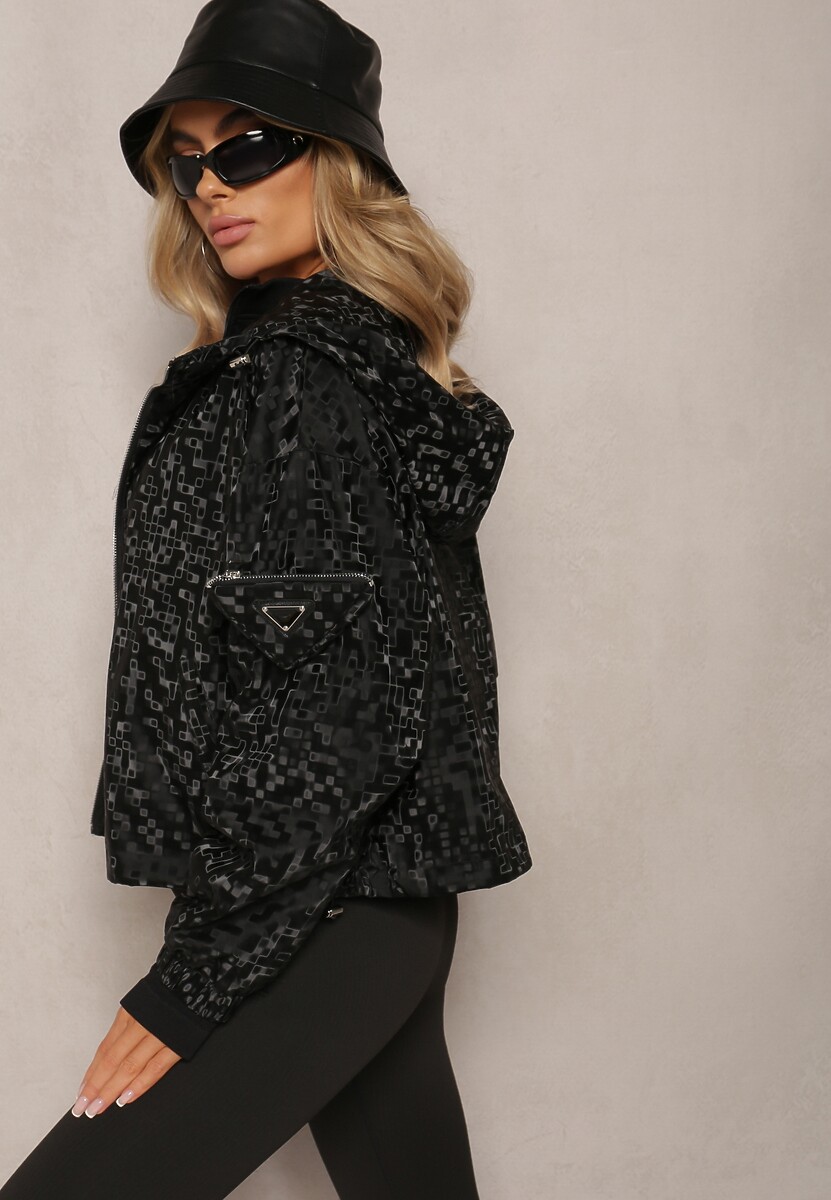 Różowa Kurtka z Zasuwaną Kieszonką na Rękawie i Nieodpinanym Kapturem Evarria