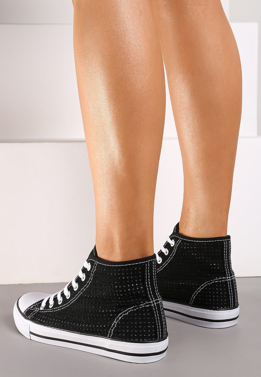 Czarne Płaskie Trampki z Perforacją Yelagia