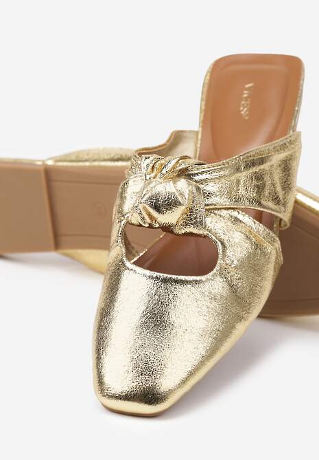 Złote Klapki Vices Typu Mule z Ozdobnym Supłem Elitina