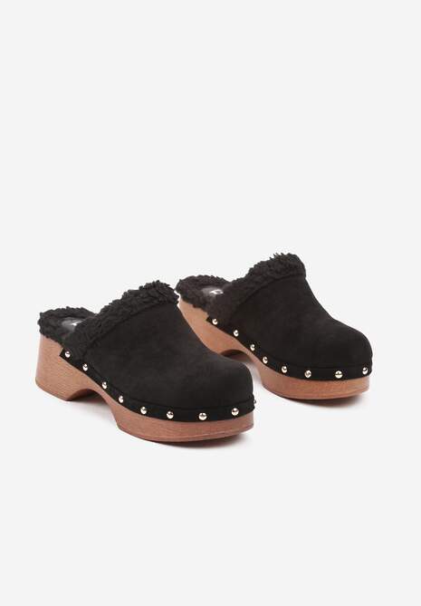 Czarne Futerkowe Klapki Mule na Platformie Ozdobione Ćwiekami Crelina