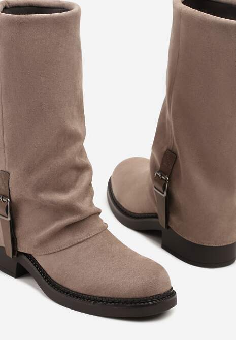 Beżowe Botki z Cholewką Imitującą Nogawkę Zdobione Paskiem ze Sprzączką Tirelie