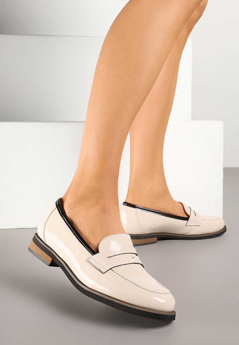 Beżowe Skórzane Mokasyny Lakierowane z Tłoczeniem Meradira