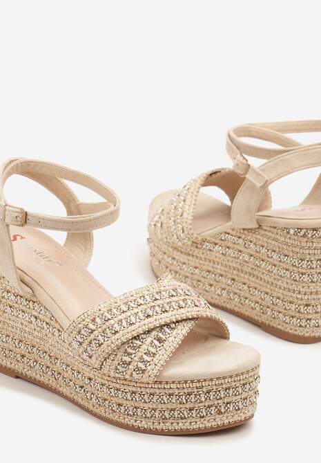 Beżowe Sandały Boho z Metalicznymi Przeszyciami na Plecionym Koturnie Renzia