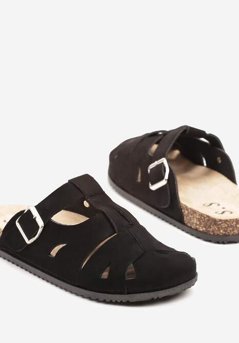 Czarne Klapki w Stylu Chodaków Zdobione Wycięciami Wisae