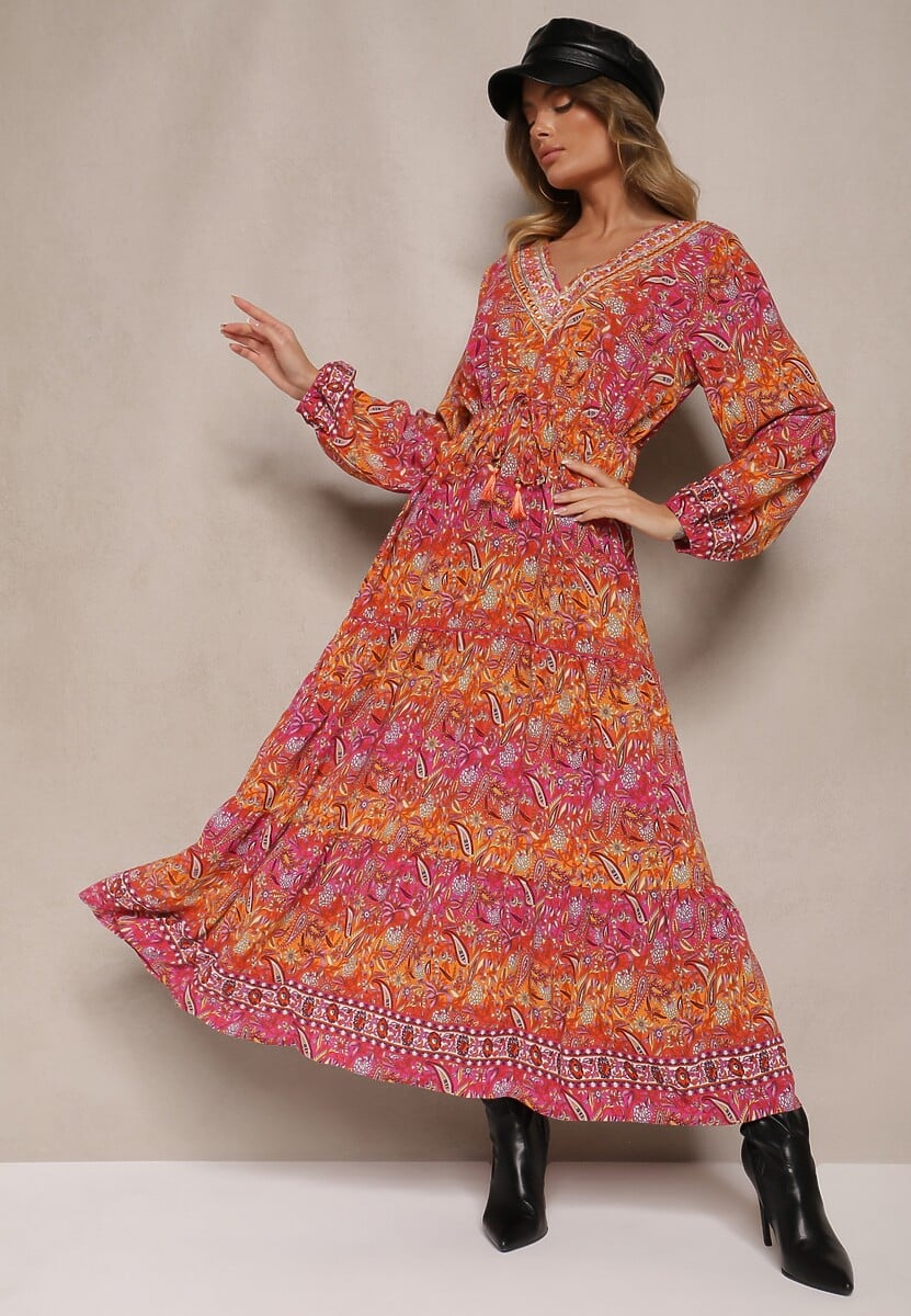 Czerwona Sukienka z Dekoltem w V o Rozkloszowanym Fasonie w Print Paisley Akka
