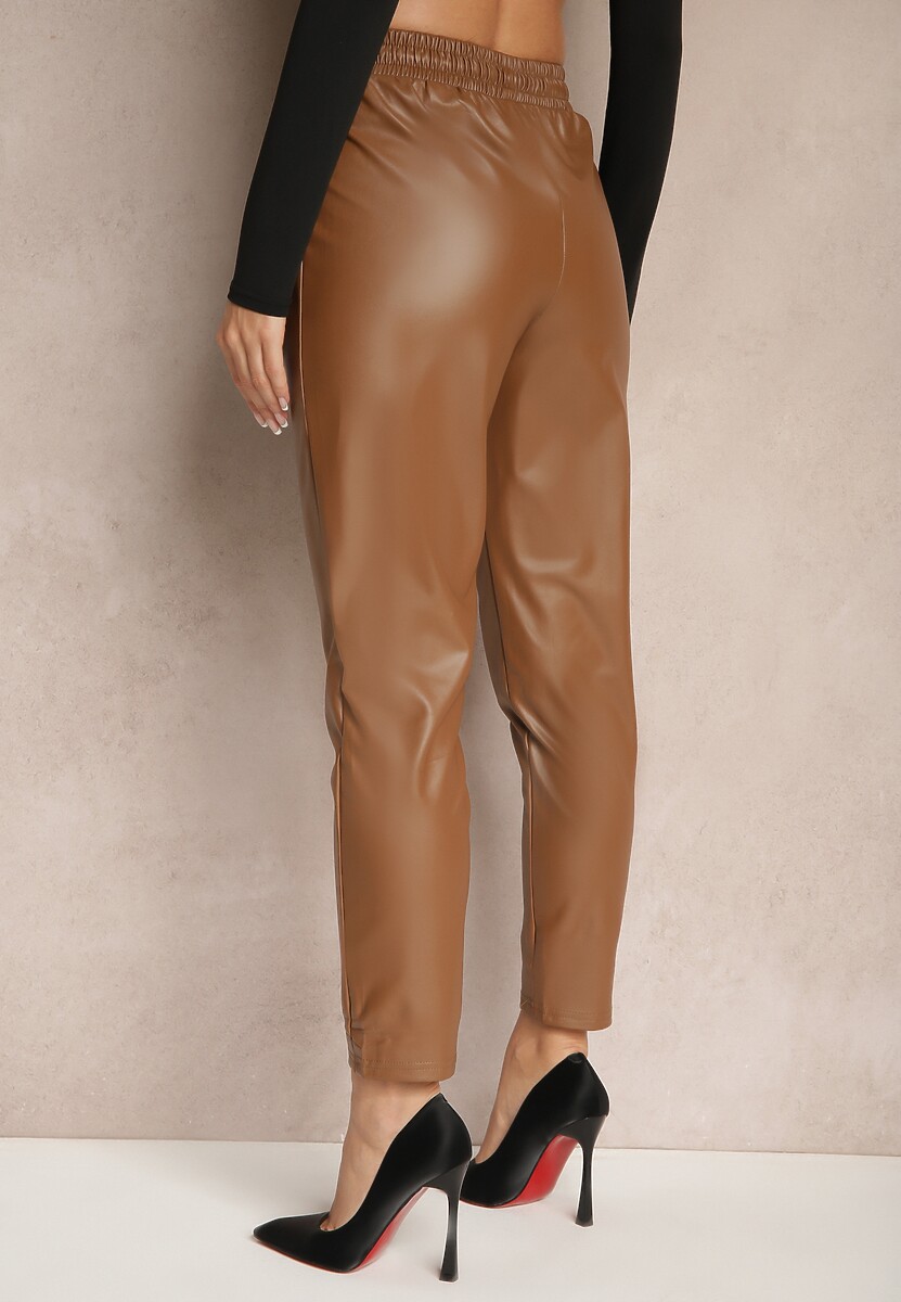 Brązowe Spodnie High Waist z Ekoskóry w Gumką w Talii Esaleira