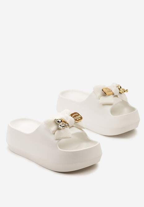 Białe Klapki z Pianki na Grubej Podeszwie z Aplikacją Metaliczną i Kokardą Ebitha