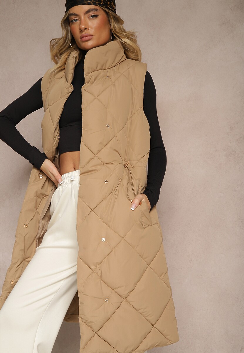 Ciemnobeżowa Długa Kamizelka z Pikowanymi Przeszyciami ze Stójką i Kieszeniami Avalithe