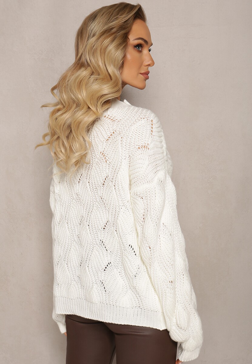 Jasnobeżowy Sweter Oversize z Ozdobnym Splotem Boeda