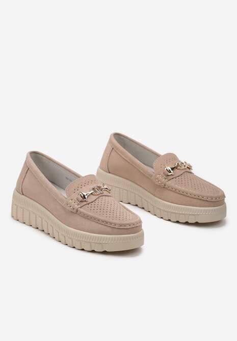 Beżowe Mokasyny na Koturnie ze Skórzaną Wkładką z Cyrkoniami i Metaliczną Klamrą Saler