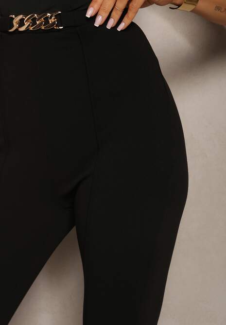 Czarne Spodnie z Rozszerzanymi Nogawkami i Łańcuchem Banni