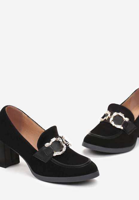 Czarne Mokasyny na Słupku z Klamrą w Cyrkonie Pinalla