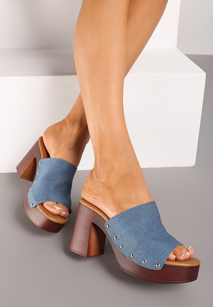 Niebieskie Chodaki Klapki na Słupku Ozdobione Nitami Juldia