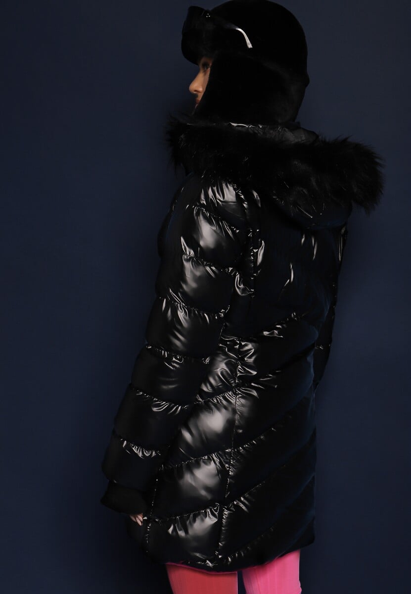 Czarna Pikowana Kurtka z Odpinanym Kapturem i Ozdobnym Futerkiem Ainoa