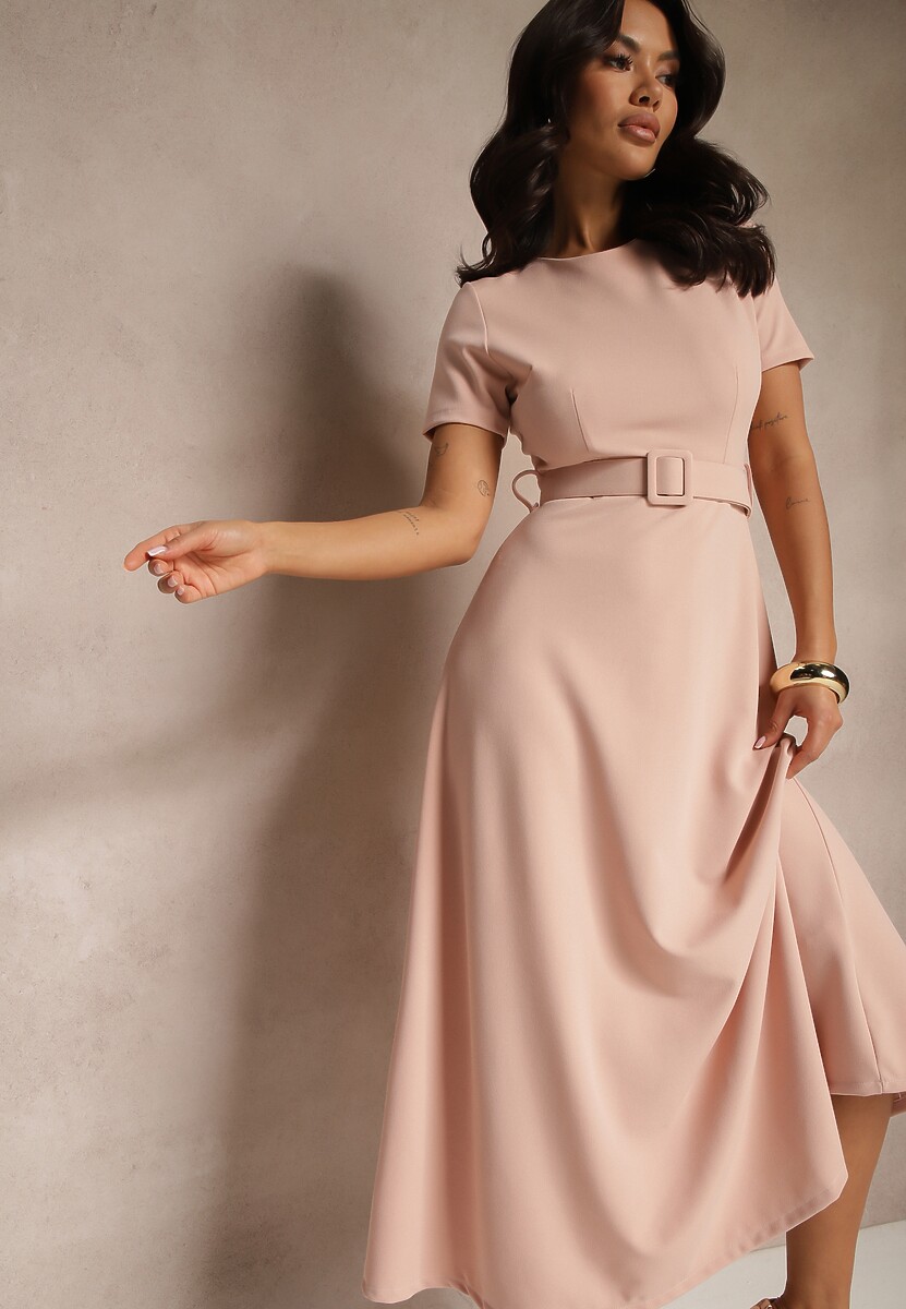 Różowa Sukienka o Rozkloszowanym Kroju z Ozdobnym Paskiem Desiliena