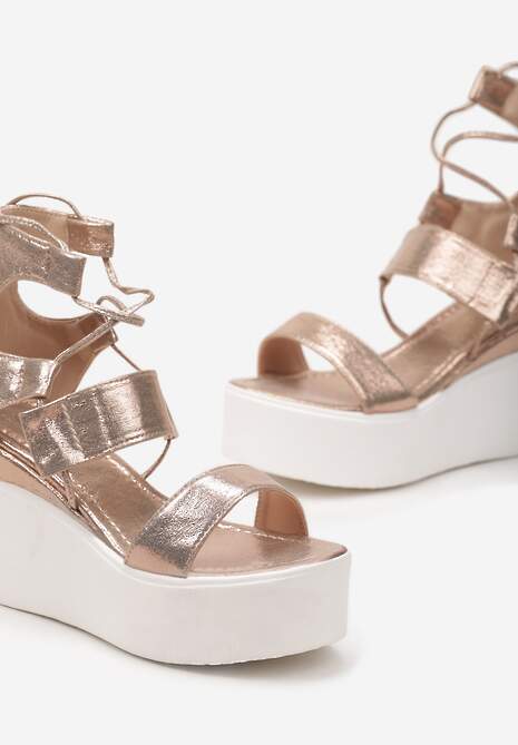 Szampańskie Sandały na Koturnie z Wiązaniem wokół Łydki Scadira