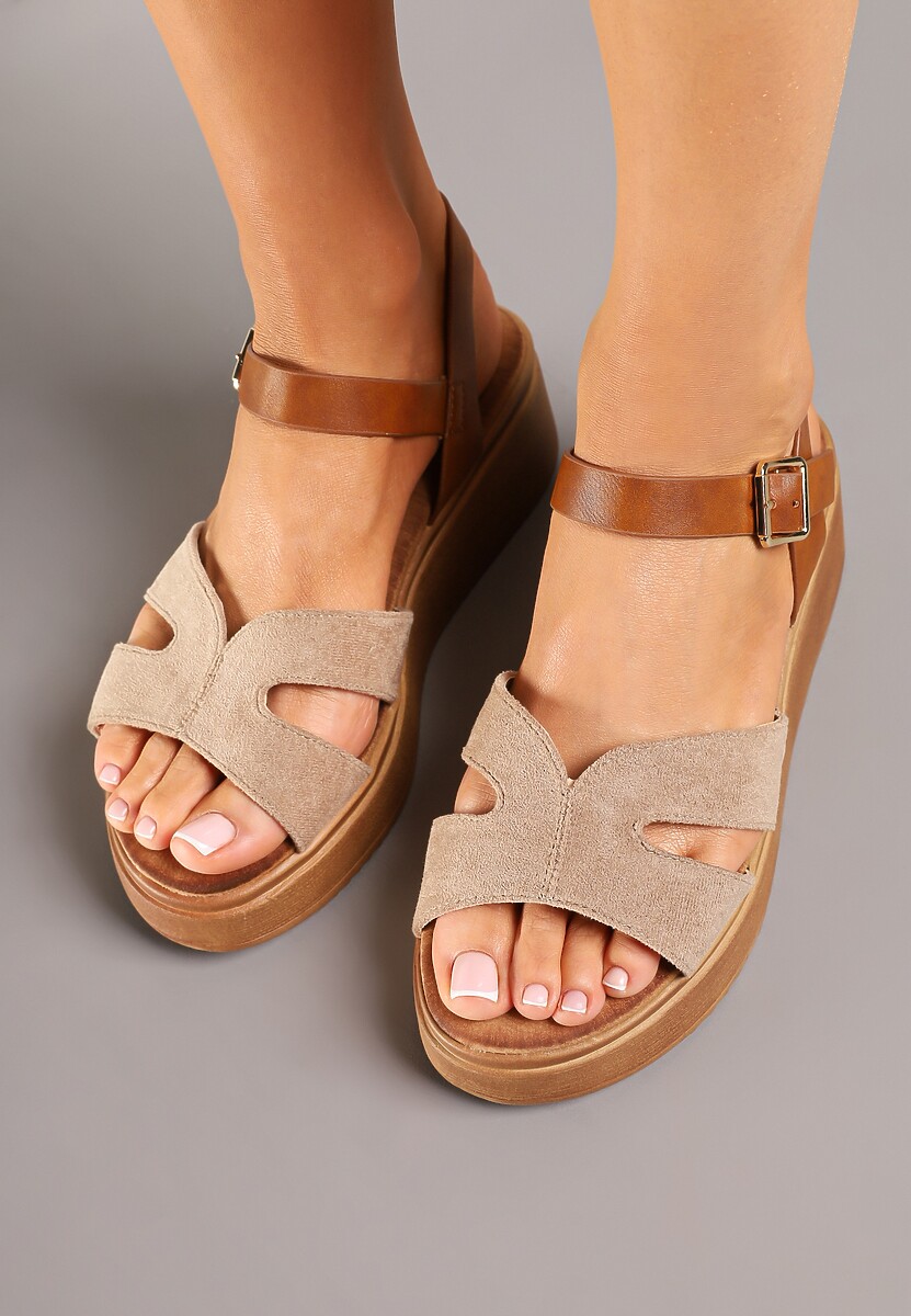 Ciemnobeżowe Sandały w Stylu Drewniaków Zdobione Wycięciami Lisadorea