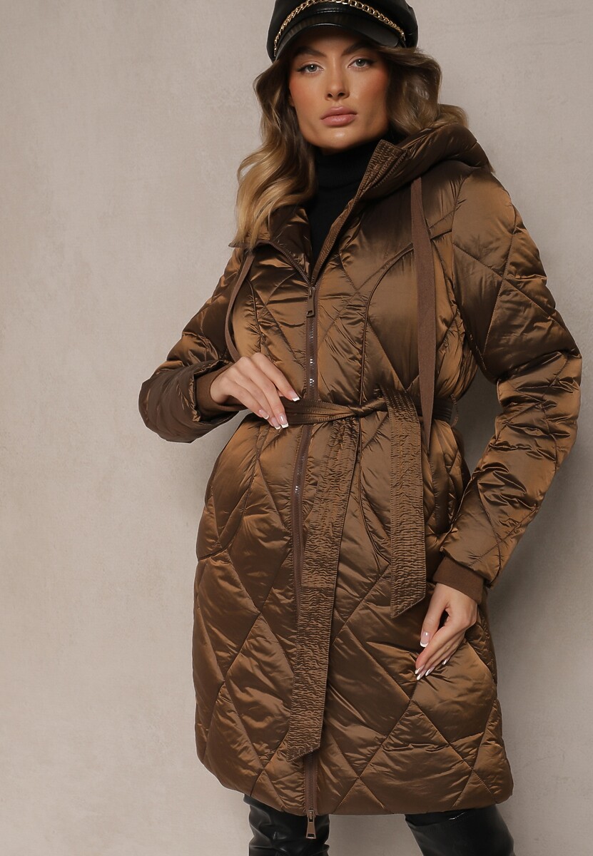 Brązowa Długa Kurtka o Pikowanym Wykończeniu Wiązana w Talii z Kapturem Parinka