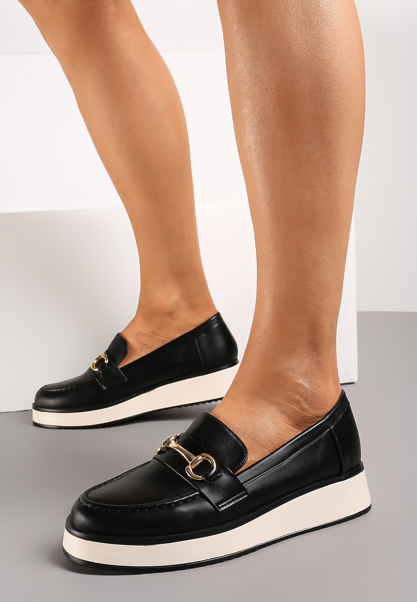 Czarne Półbuty z Imitacji Skóry na Niskiej Platformie z Metaliczną Klamrą Cerulia