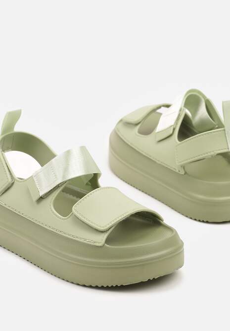 Zielone Sandały na Platformie Ozdobione Dwoma Paskami Sovoiti