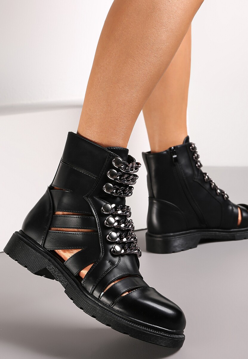 Czarne Botki na Płaskiej Podeszwie z Wycięciami i Ozdobnym Sznurowaniem Myleah