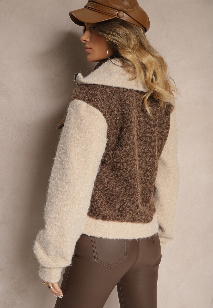 Brązowa Przejściowa Kurtka Boucle z Wysokim Kołnierzem i Imitacją Kieszeni Lilarra