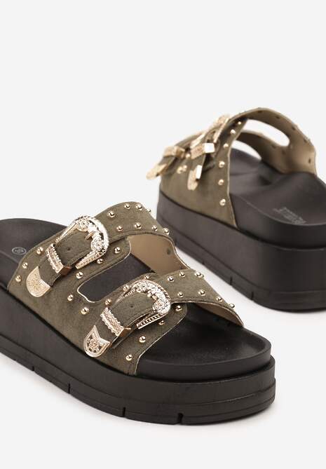 Zielone Klapki na Platformie z Ozdobnymi Sprzączkami i Nitami Kosanea