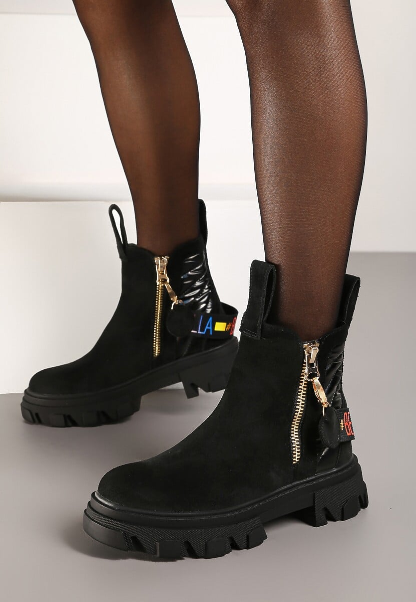 Czarne Botki z Napisem na Taśmie i Ozdobnym Suwakiem Rivarisa