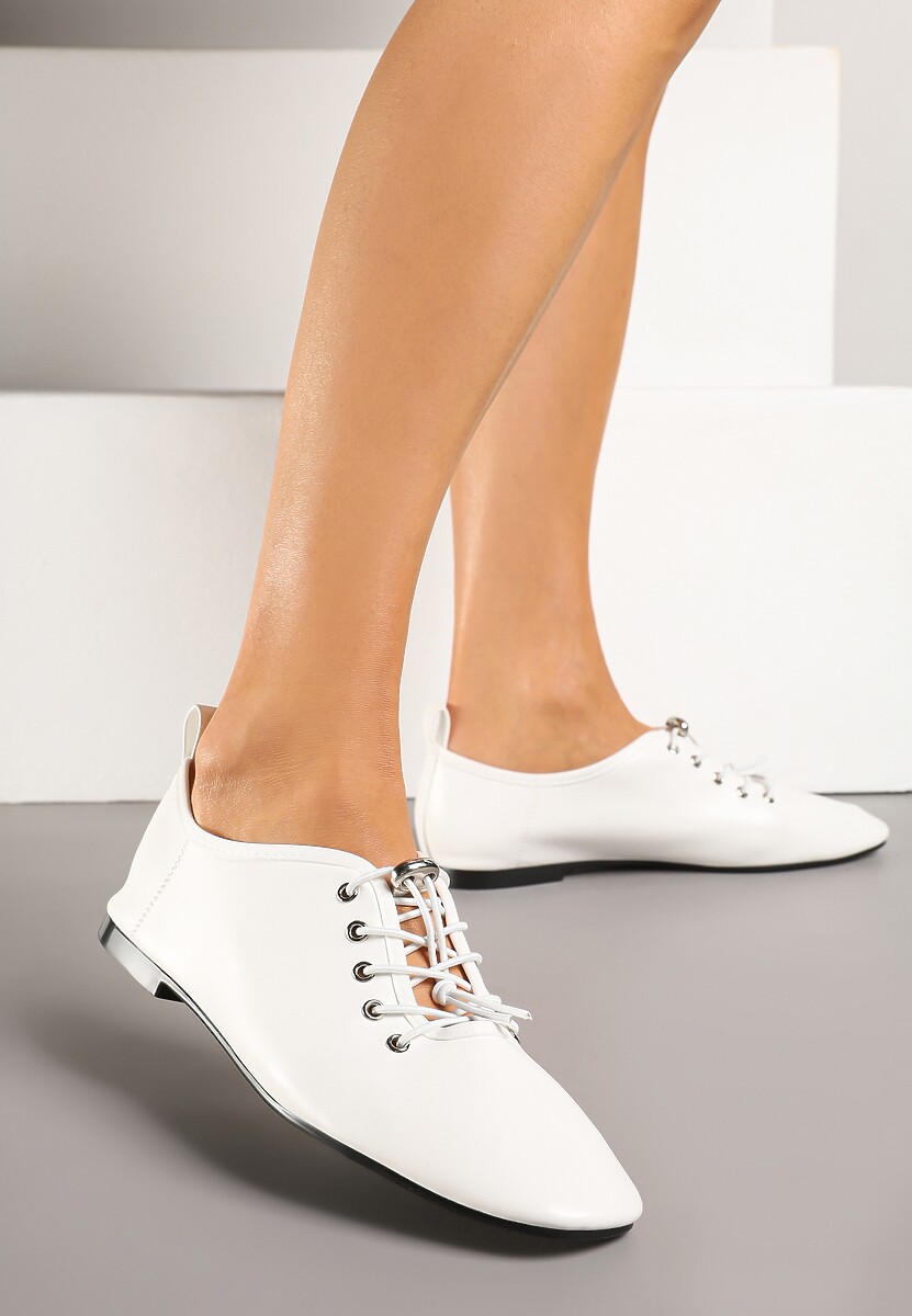 Czarne Półbuty ze Sznurowaniem ze Stoperem Julirine