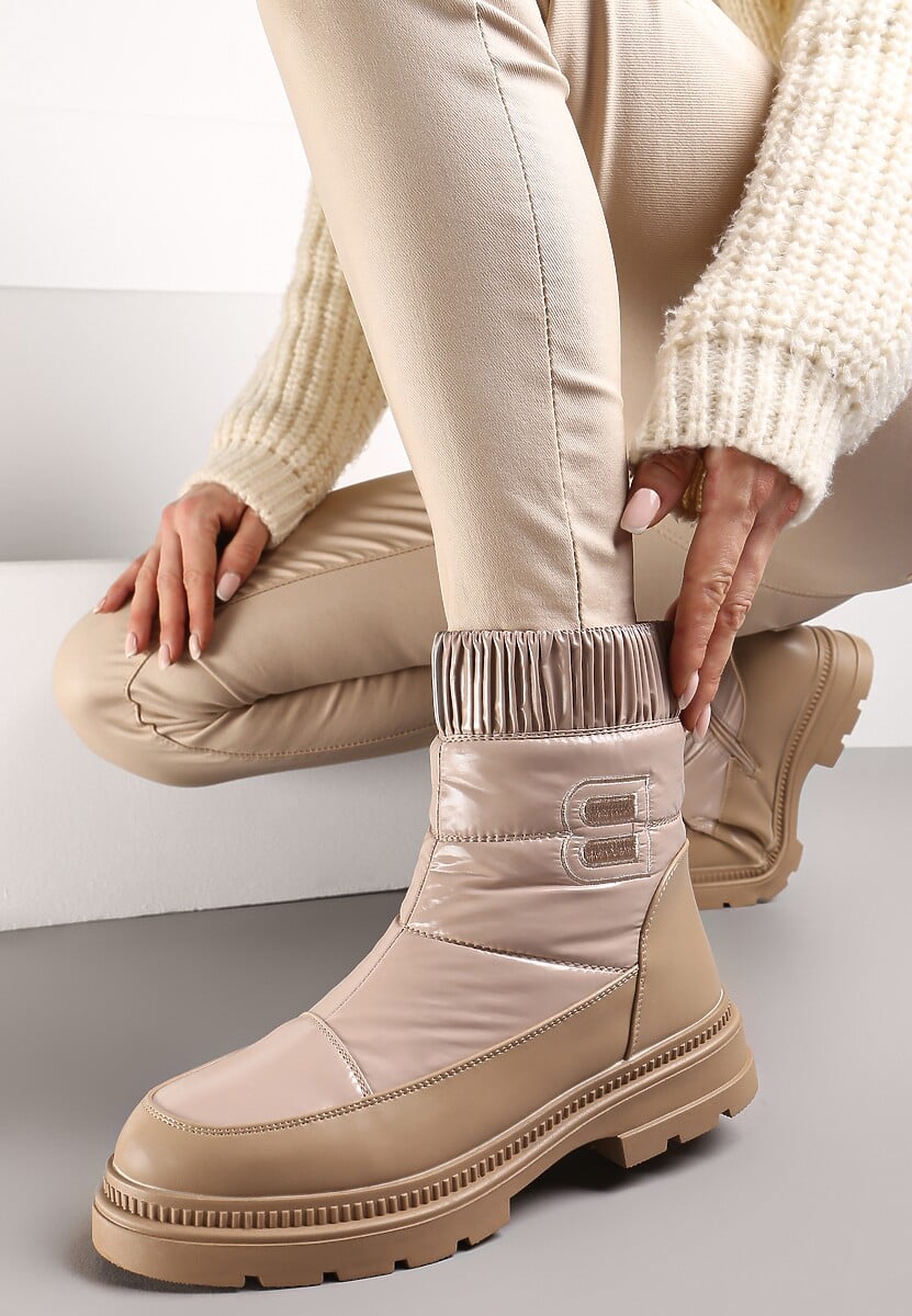 Białe Śniegowce na Płaskiej Podeszwie z Ozdobną Naszywką i Ściągaczem Dolcezza