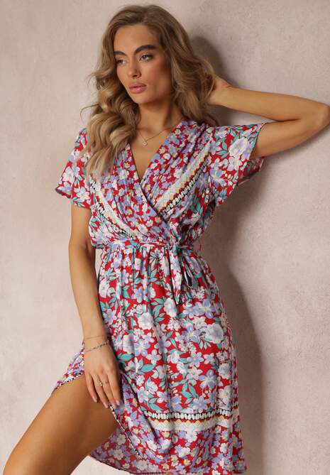 Czerwona Rozkloszowana Sukienka z Wiskozy i Kopertowym Dekoltem Violia