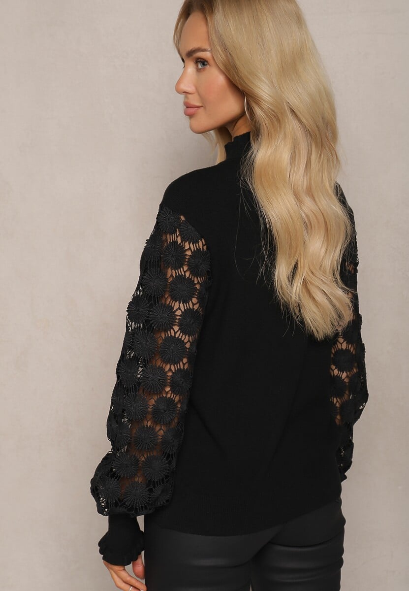Czarny Półgolf Sweter z Wiskozą Ściągaczem i Koronką Liasara