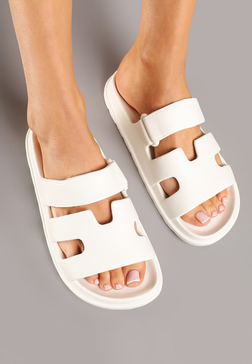 Białe Klapki z Geometrycznymi Wycięciami Setaneria