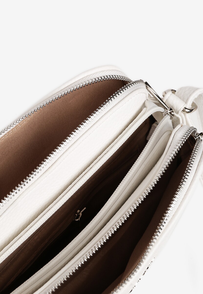 Biała Torebka Ozdobiona Metaliczną Aplikacją Tanarata